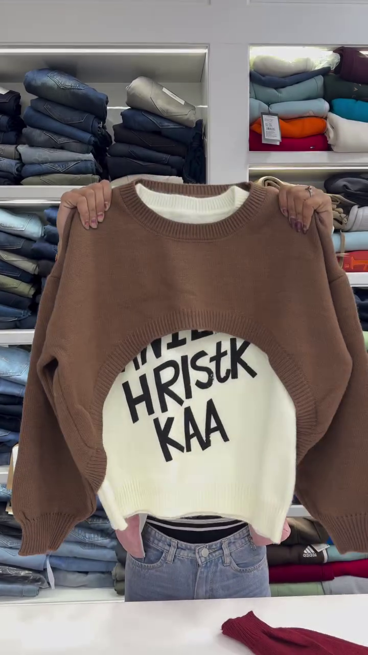 Urban Pop Contrast Crop Sweater – Trendy Streetwear Essential