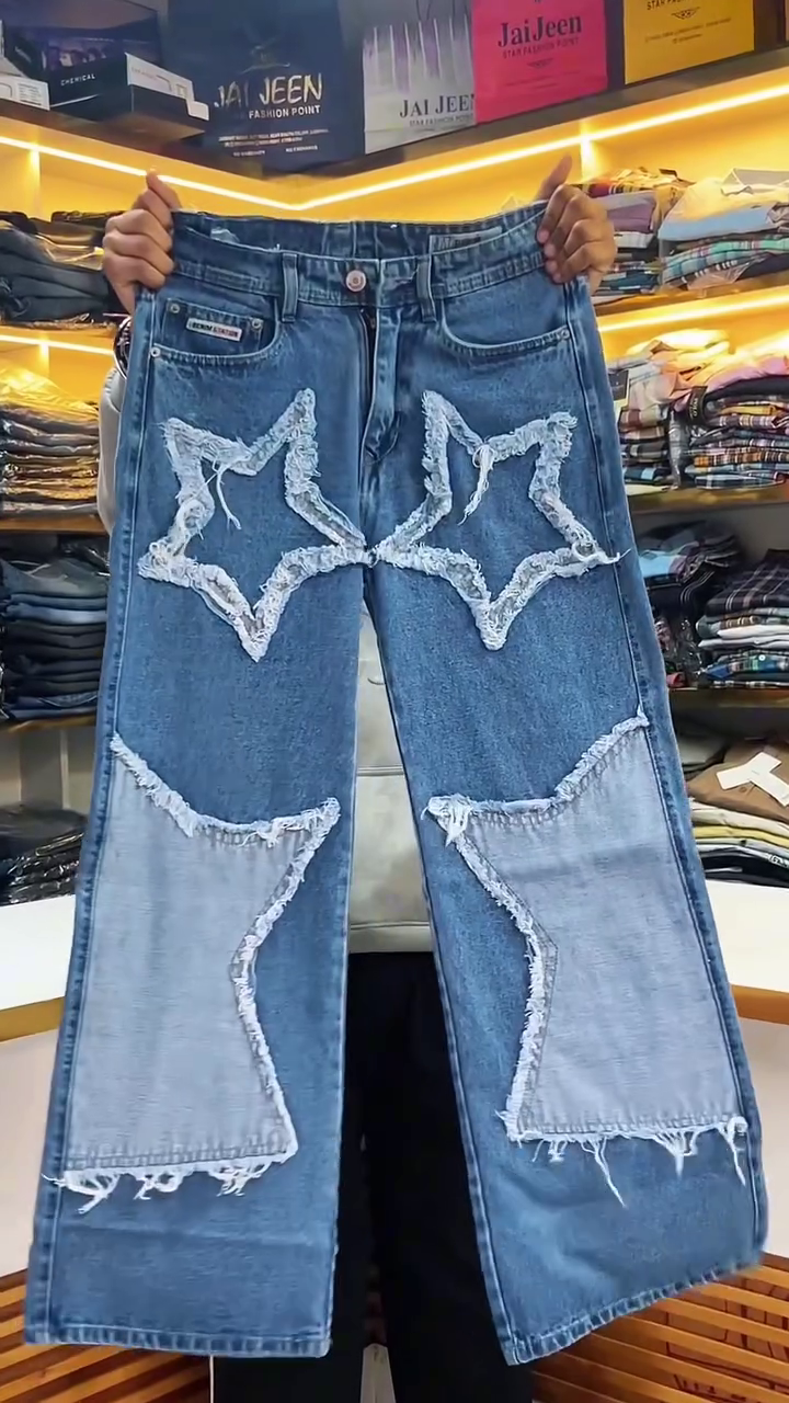 Star Patch Distressed Denim Jeans – Bold Streetwear Statement