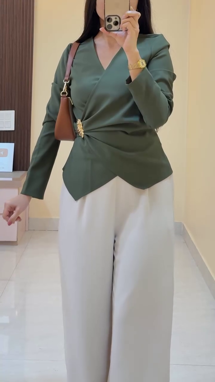 Smart Casual Chic: Mauve Fitted Top with Beige Wide-Leg Trousers