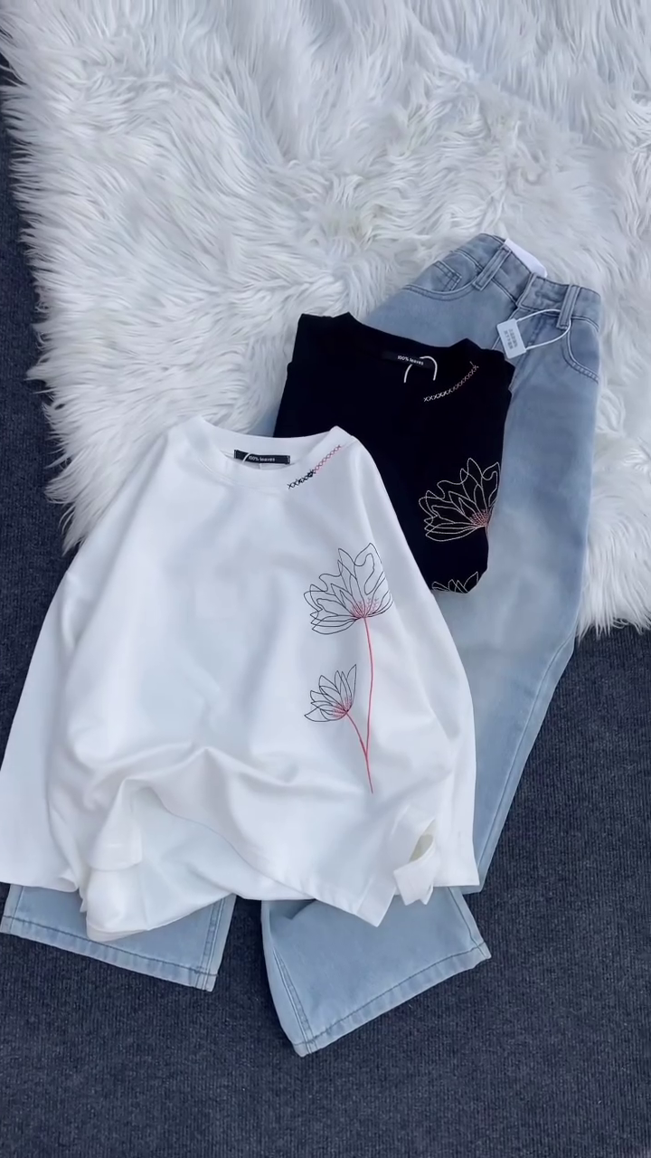 Minimal Lotus Print Oversized T-Shirts