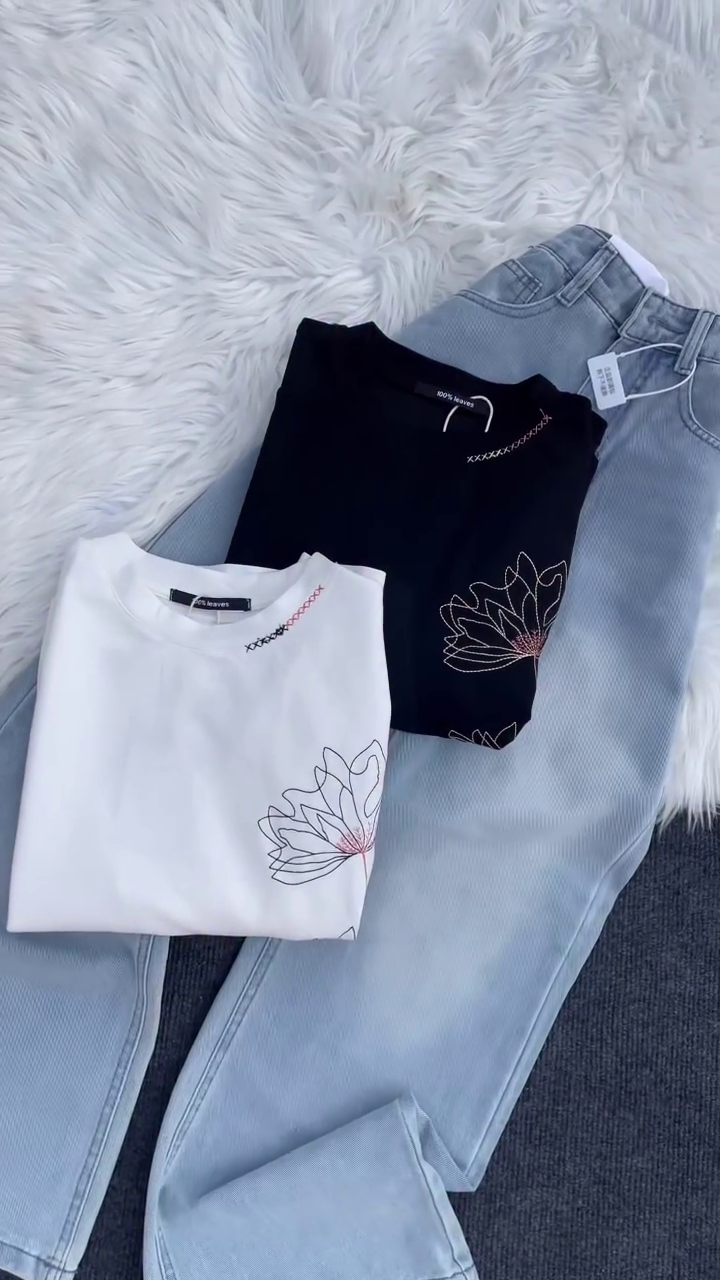 Minimal Lotus Print Oversized T-Shirts