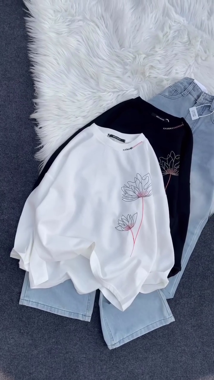 Minimal Lotus Print Oversized T-Shirts