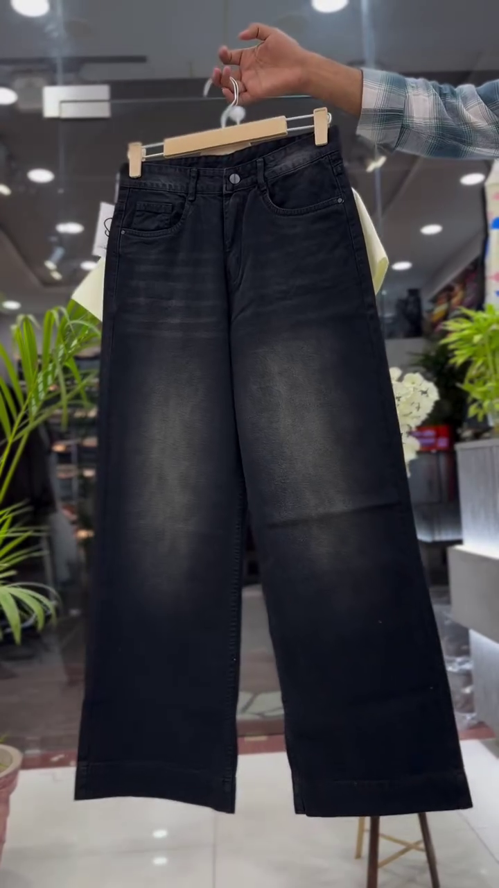 Cream Zip-Up Collar Top with Black Wide-Leg Pants Set