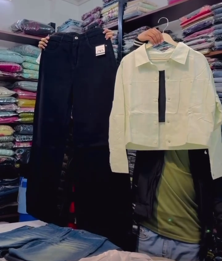 Dark Blue Wide-Leg Jeans with Cream Cropped Jacket