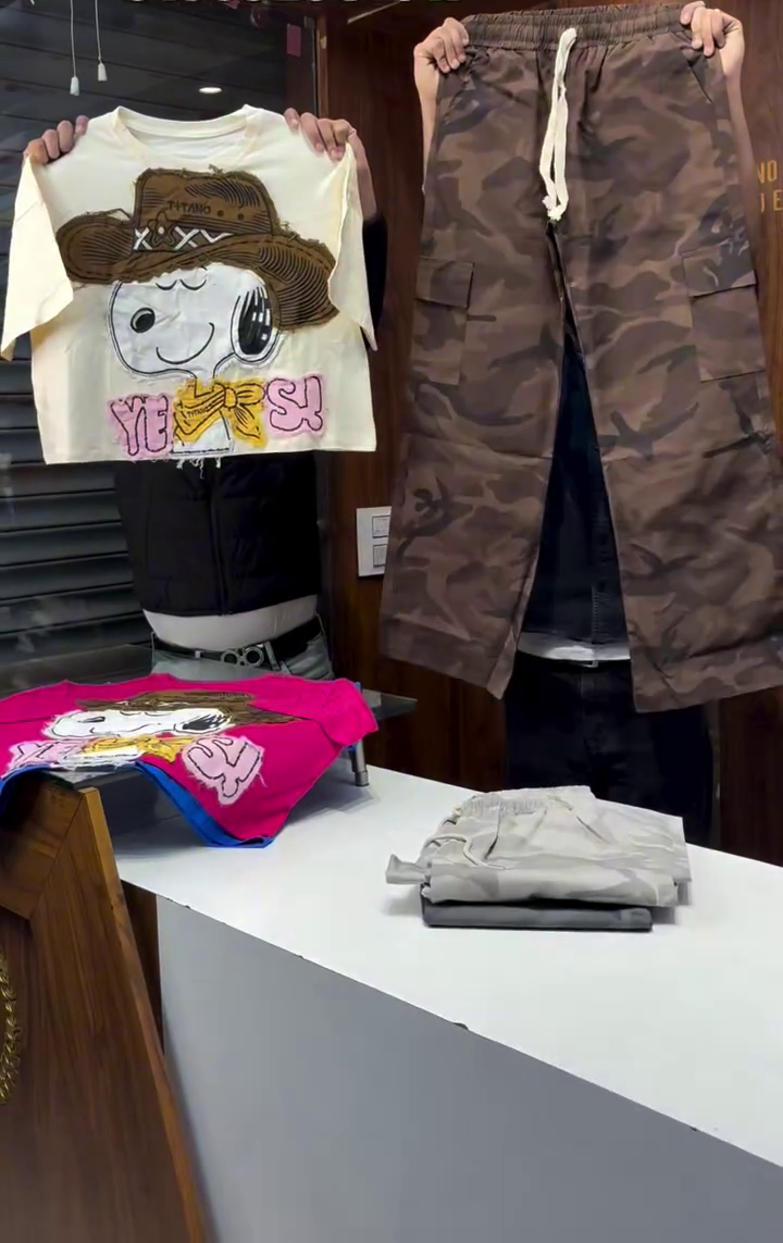 Stylish Graphic T-Shirt with Camouflage Cargo Pants