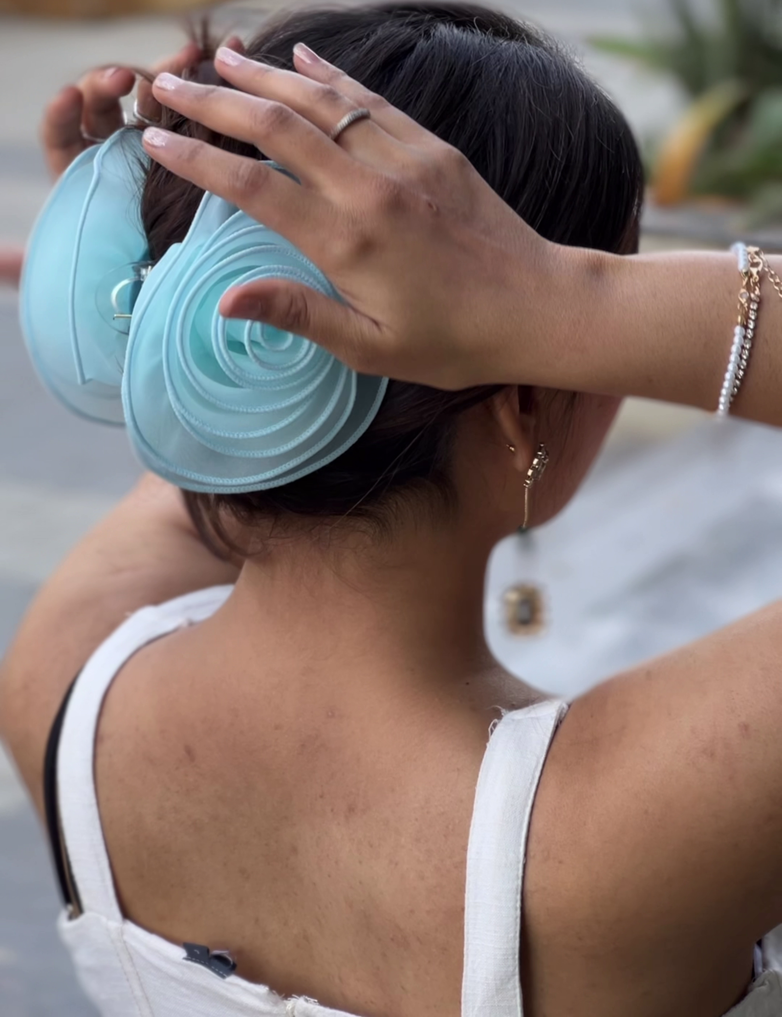 Elegant Rose Hair Claw Clip – Soft Feminine Style Essential