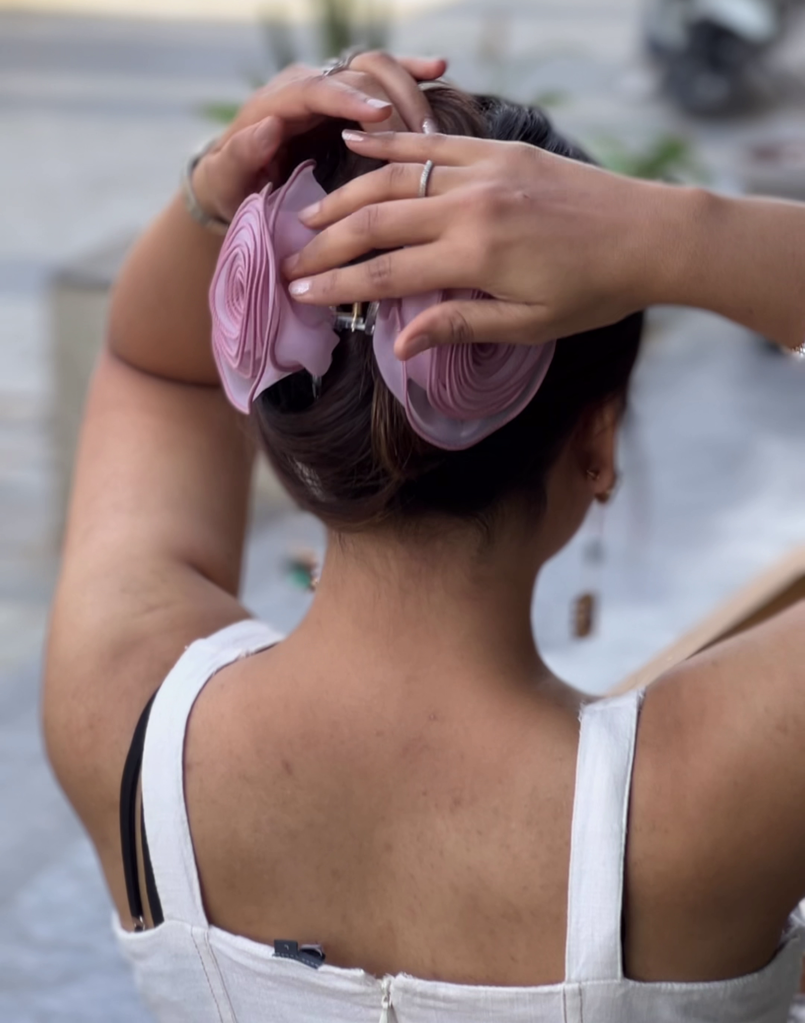 Elegant Rose Hair Claw Clip – Soft Feminine Style Essential