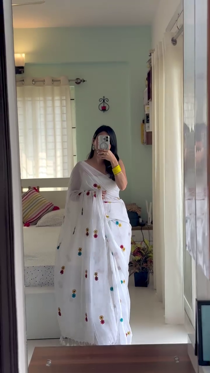 Elegant White Floral Saree – Timeless Grace with a Modern Touch