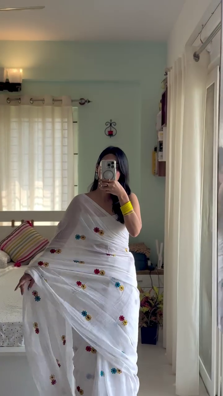 Elegant White Floral Saree – Timeless Grace with a Modern Touch