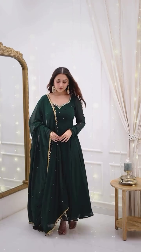 Beautiful trending new design Georgette Gaun and pent with dupatta set for women